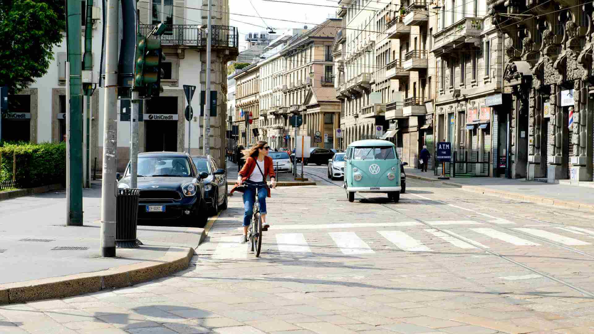 Ballerina sospesa a un anello