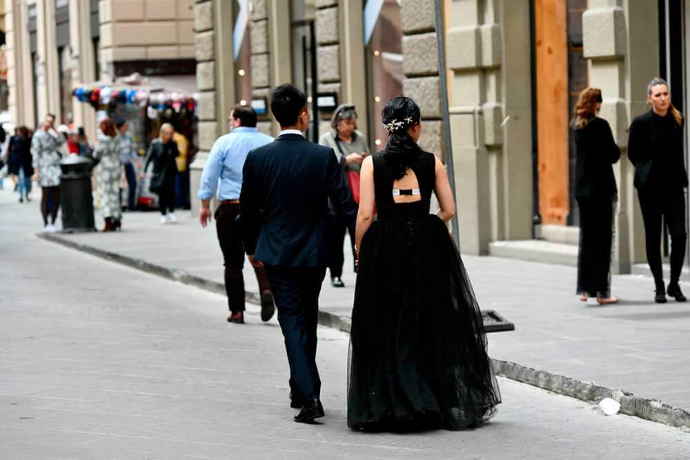 Sposi vestiti di nero